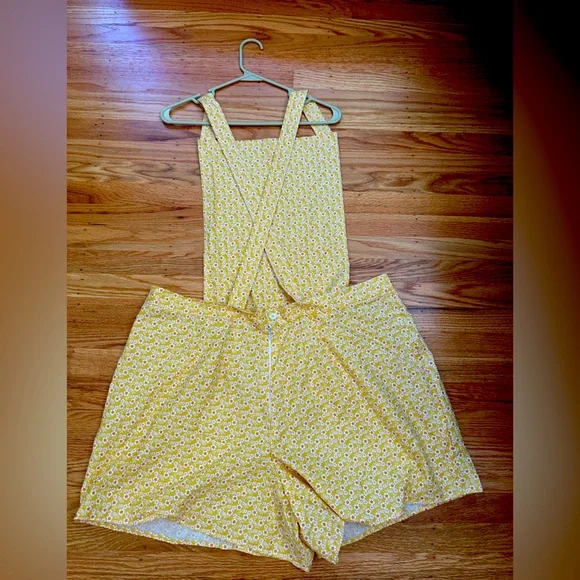 KS Garner yellow embroidered daisy short overalls size XXXL like new